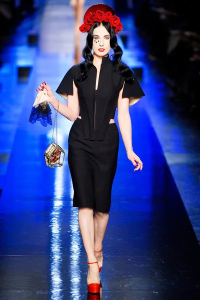 Look 10